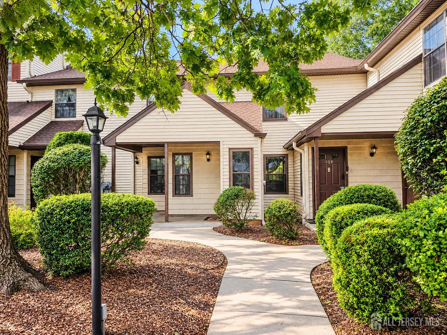 2 bed, 1.0 bath, $2,300 — Photo 2