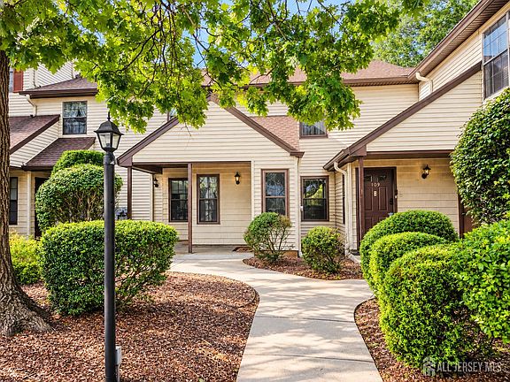 2nd image of 107 Woodbridge Commons Way