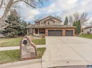 2905 W Spruceleigh Ct, Sioux Falls, SD 57105