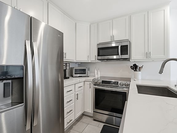 2nd image of 660 The Vlg Unit 115