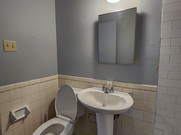 5th image of 616 N Beard Ave Unit A