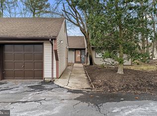 16 E Bluebell Ln, Mount Laurel, NJ 08054