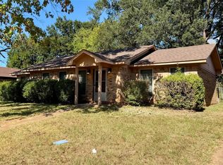 206 Valley Ln, Crockett, TX 75835