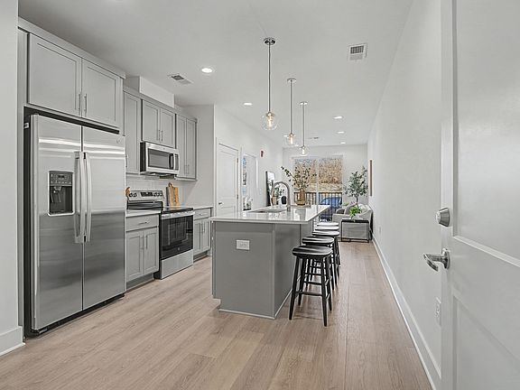 4th image of 505 Community Ct #203