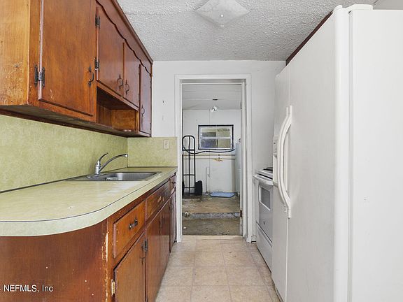 4th image of 370 WOODSIDE Drive