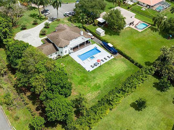 5th image of 20530 SW 51st Street