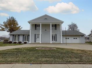1659 Three Lakes Dr, Troy, MI 48085