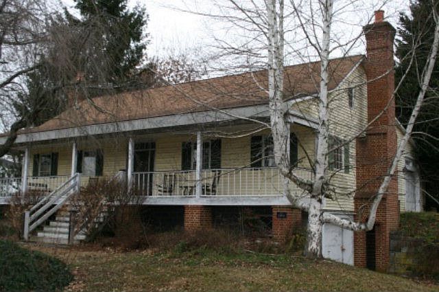1st image of 490 E Jefferson St