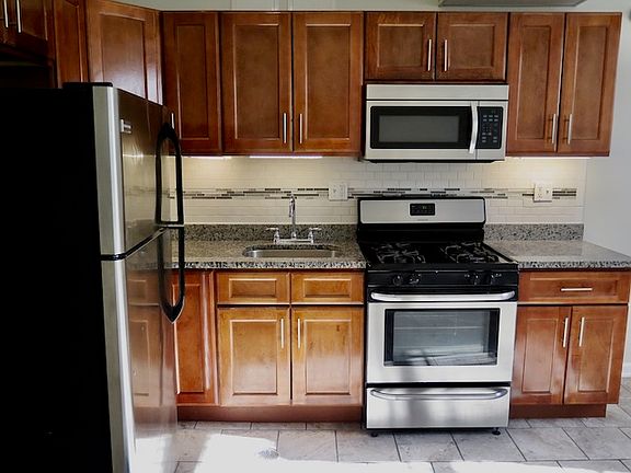 4th image of 4340 1/2 S Drexel Blvd #B94