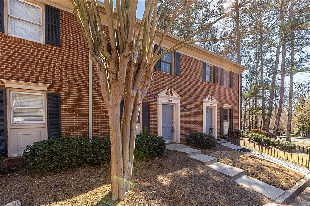 2 bed, 2.5 bath, 1260 sqft, $2,000 — Photo 2