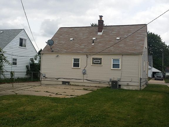 3rd image of 25206 Buick St