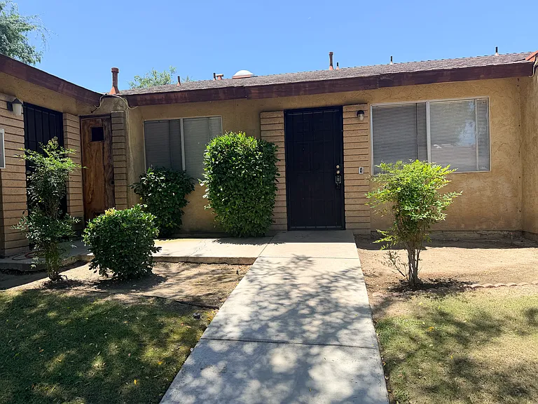 8000 N Laurelglen Blvd #B — Photo 2