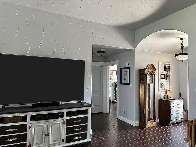 1205 Alma Dr — Photo 4