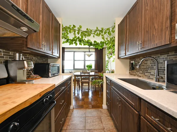 61-20 Grand Central Parkway image 11 of 28