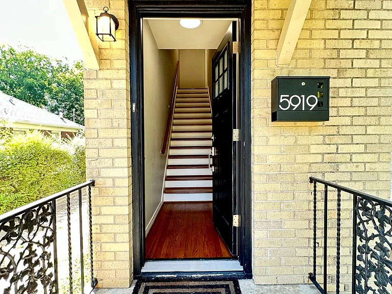 5919 Victor St — Photo 2