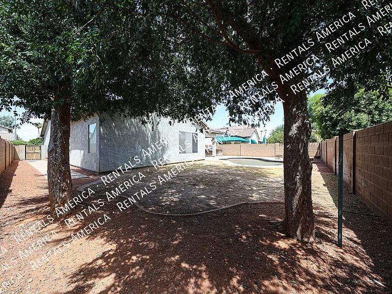 2211 W Olive Way — Photo 44