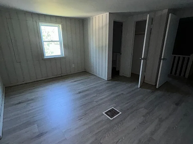 127 Marshall St — Photo 11