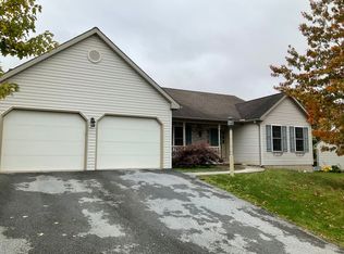 12 Randolph Dr, Elizabethtown, PA 17022