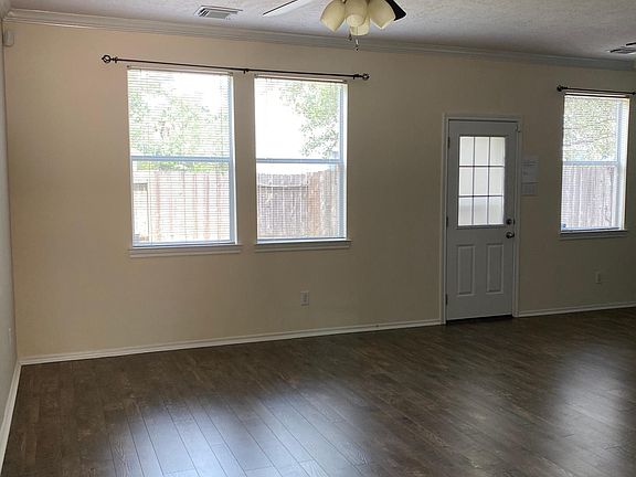 3rd image of 343 Capella Oaks Ln