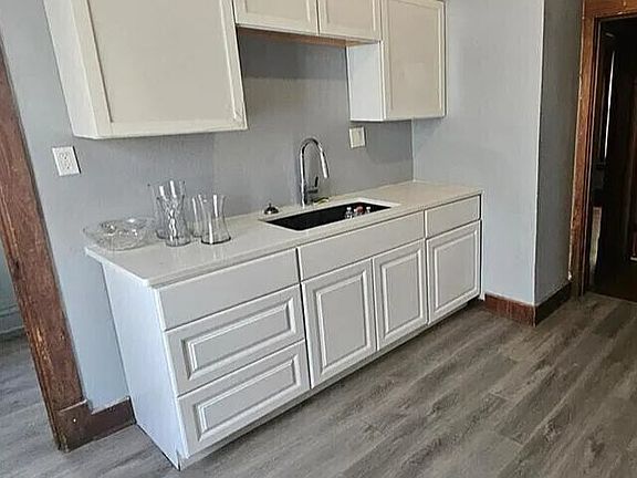 3rd image of 3523 Saint John Ave