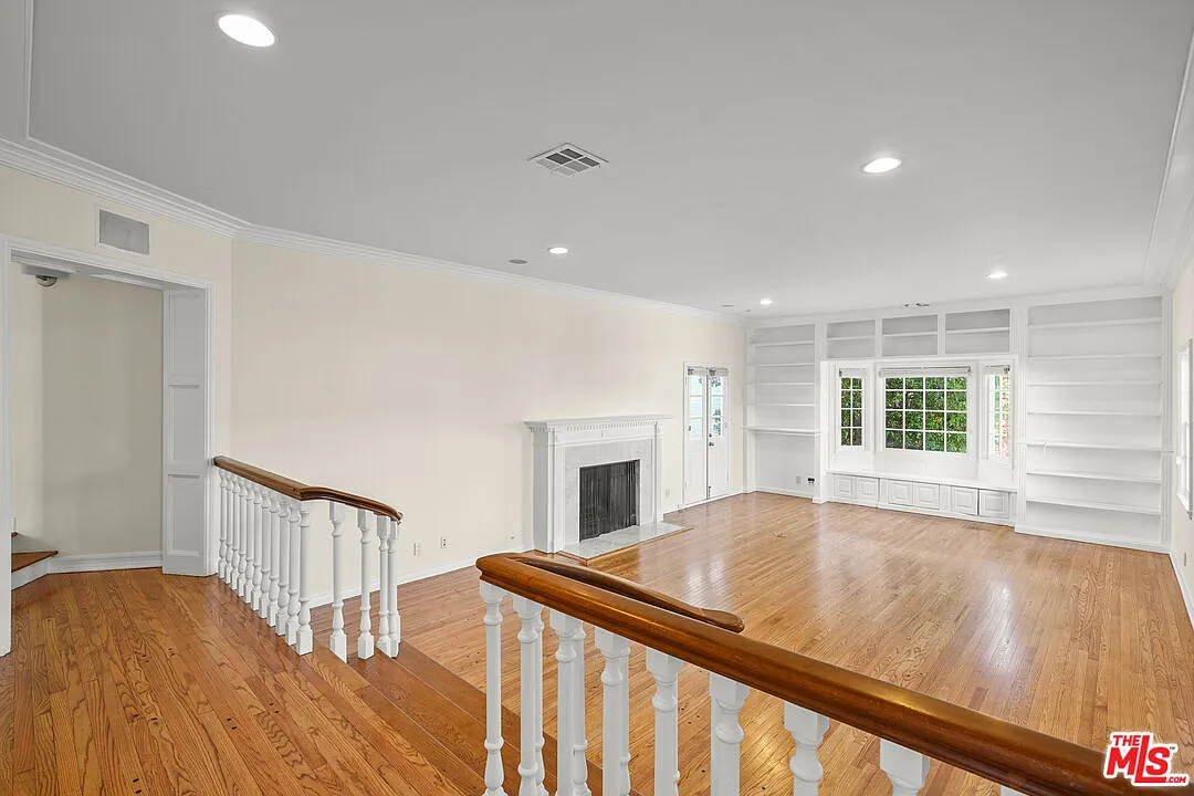 4 bed, 5.5 bath, 3262 sqft, $15,500 — Photo 2