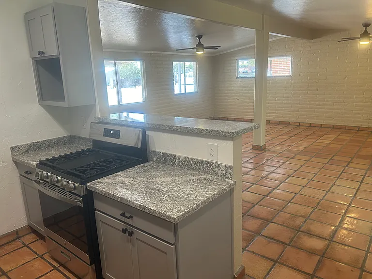 1148 S Lehigh Dr — Photo 4