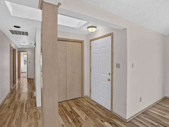 4th image of 255 Spinnaker Way