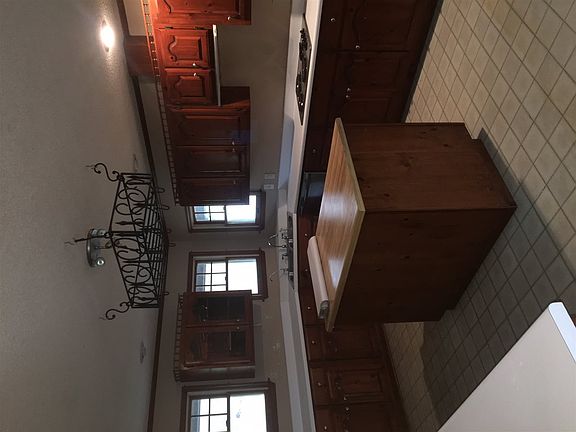 5th image of 194 Hidden Oaks Trl NE