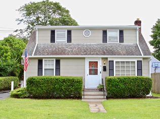 51 Caldwell St, Huntington Station, NY 11746