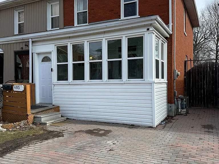 485 Albert St — Photo 1