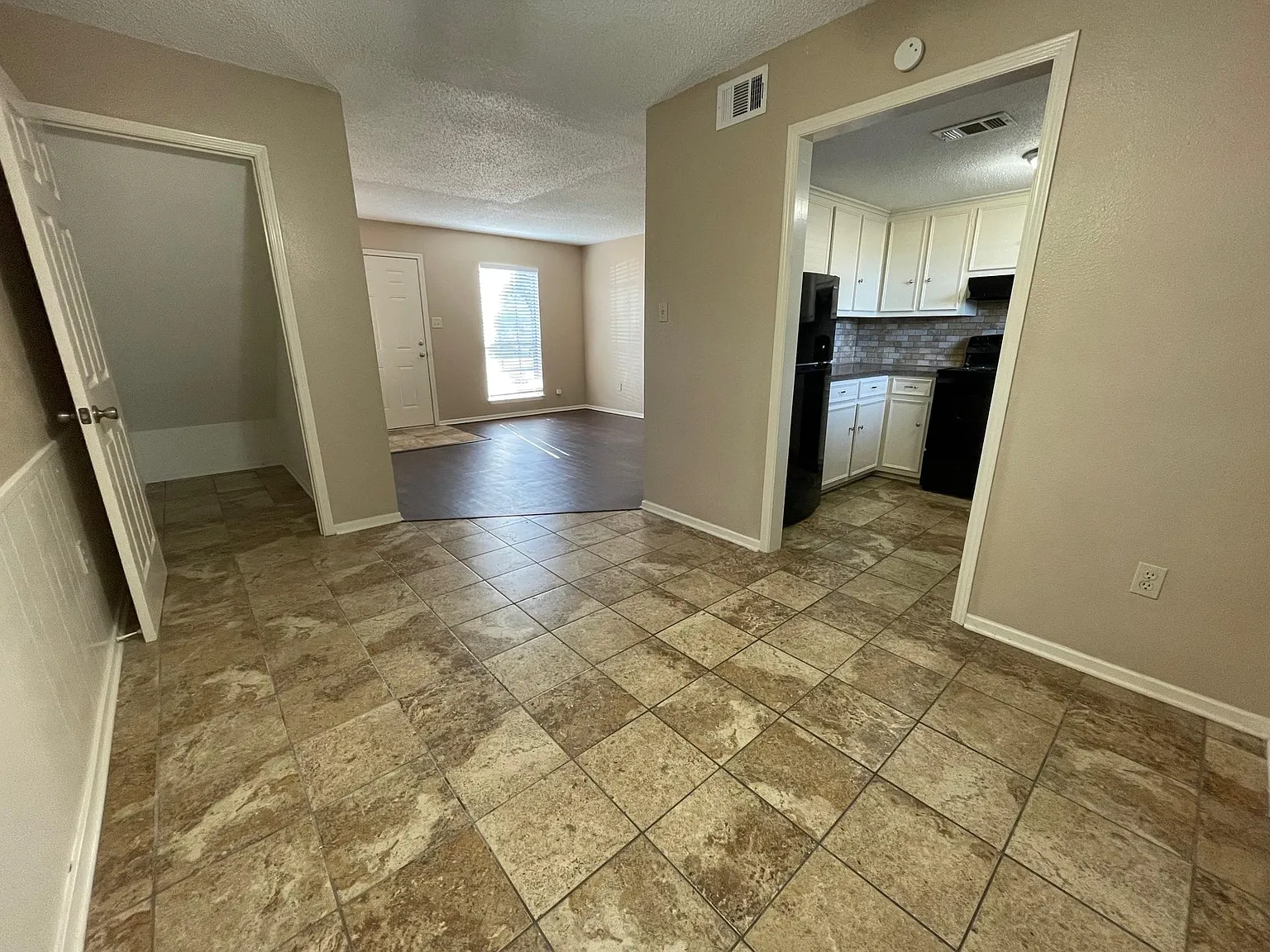 200 S Anderson St — Photo 2