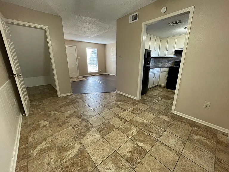 200 S Anderson St #7 — Photo 3