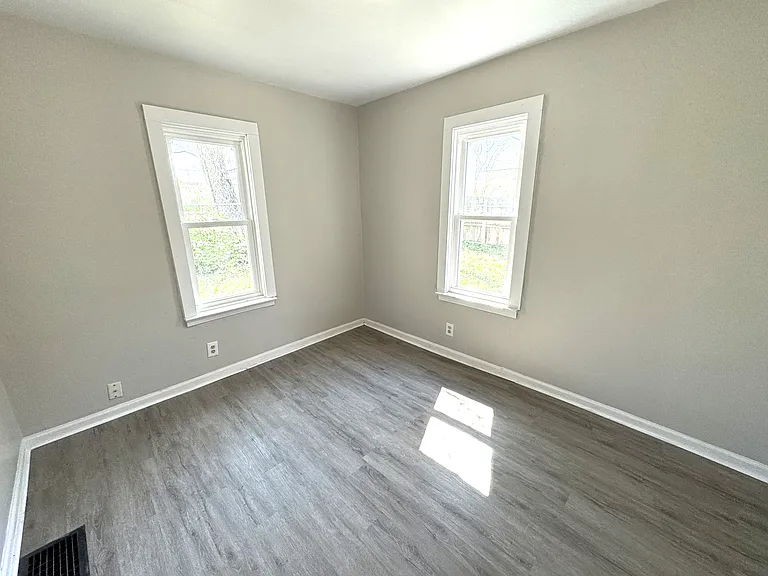 3905 Millersville Dr — Photo 8