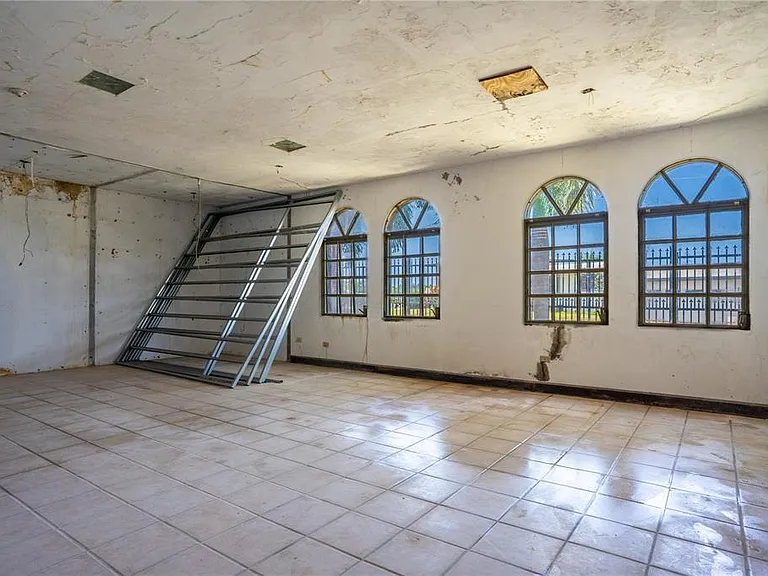 225 Santa Isidra L Fls #B — Photo 19