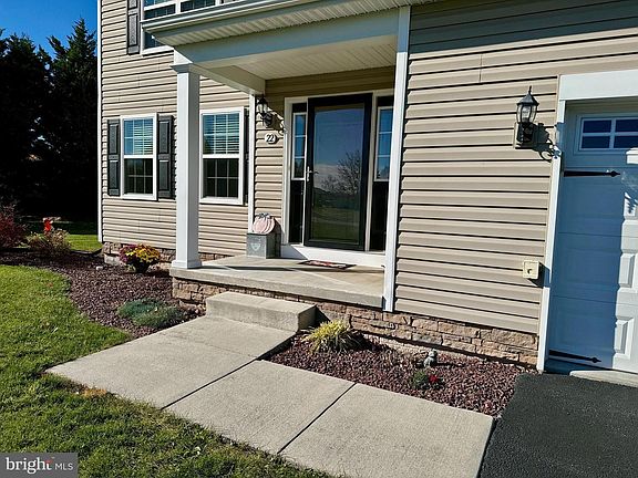 5th image of 22 Meadow View Ln
