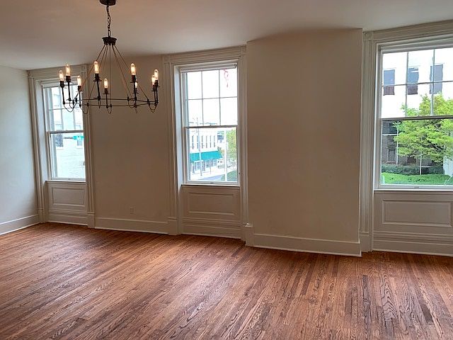 1st image of 511 E Main St