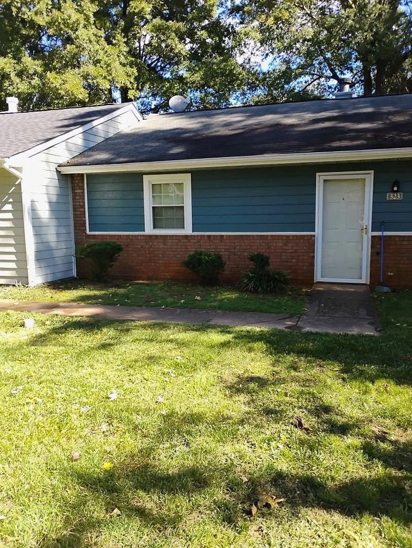 Clean 2BR/2BA Townhome in Garner Near White Oak & I-40 — Photo 1