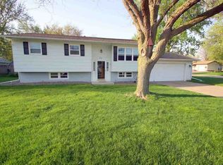 300 W Spring St, Eldridge, IA 52748