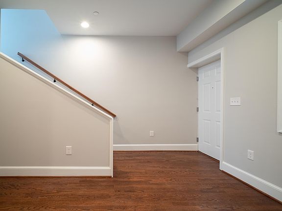 Entrance with staircase