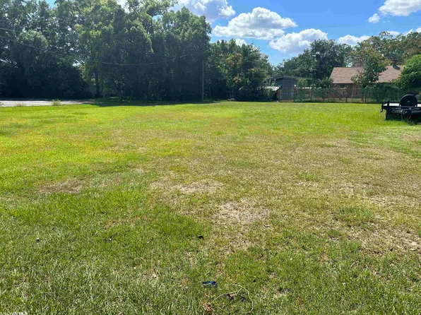 9 7th St #9, Silverhill, AL 36576