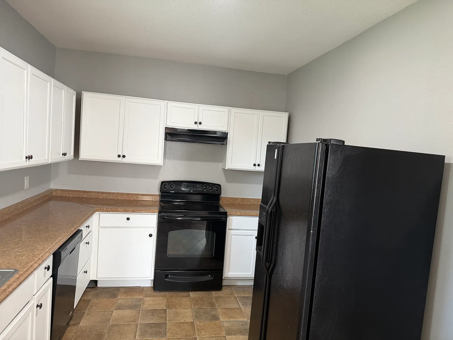 3 bed, 2.5 bath, 1658 sqft, $1,700 — Photo 3