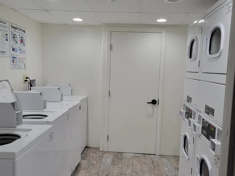 1450 Locust Ave #309 — Photo 3