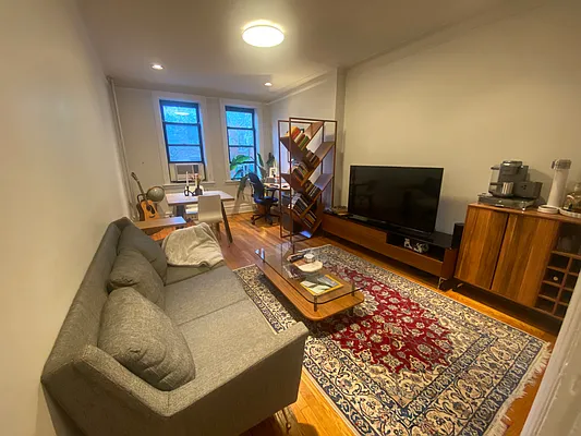 Rented by Avenues Real Estate | media 9