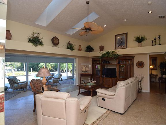 4th image of 1525 NW Pine Lake Dr