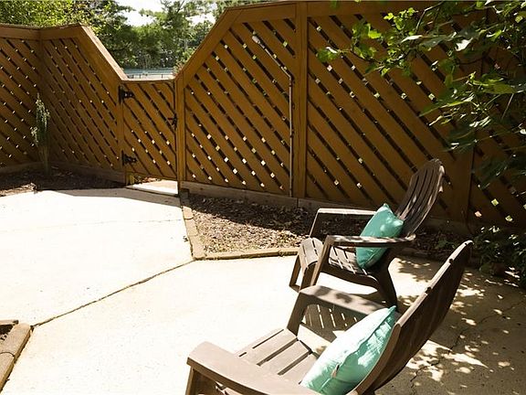 5th image of 210 College Rd APT 706
