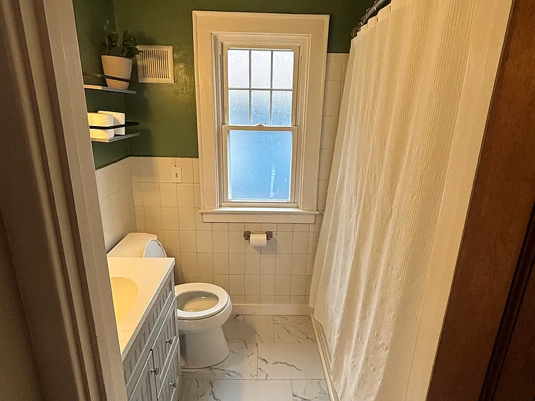 511 Montrose Ave #1 — Photo 4