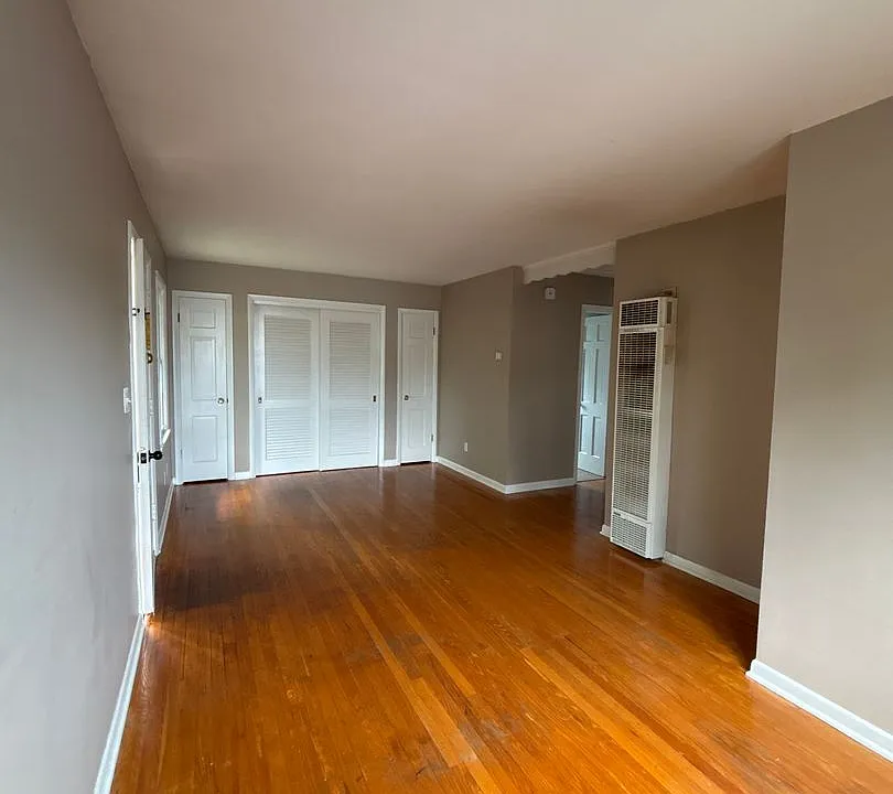 1004 W Lexington Ave