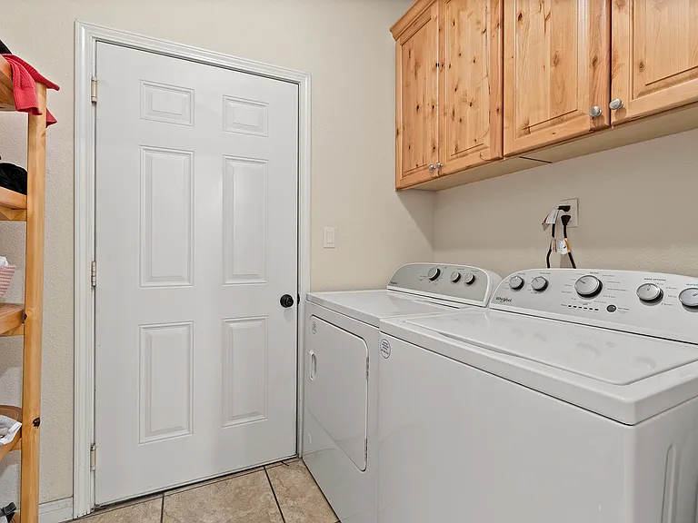 2048 Woodland Dr — Photo 18
