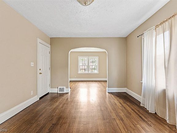 4th image of 4749 E 93rd St #1