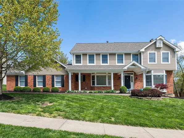 1332 Chesterfield Estates Dr, Chesterfield, MO 63005